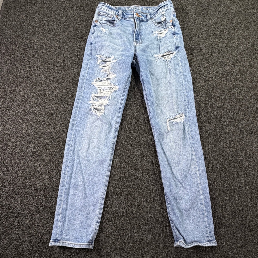 American Eagle Jeans Womens 2 Mom Jean Light Blue Distressed EUC